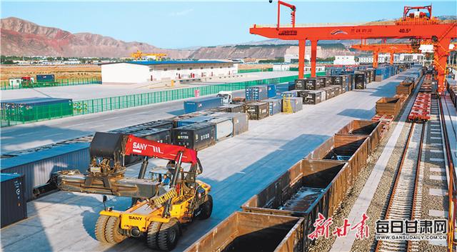 “中吉乌”货运班列开辟国际贸易新通道